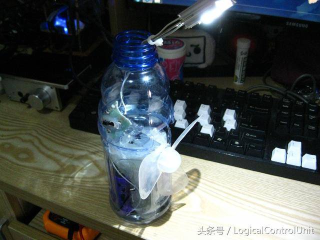 就爱瞎折腾系列——脉动瓶子制作简陋但实用的充电台灯扇