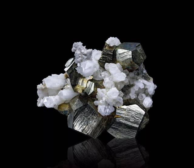 20, 黄铁矿&水晶&白云石