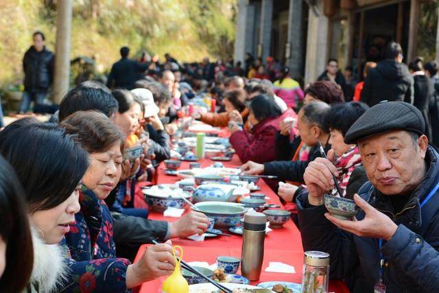 洋节,再见!祭山神,品乡宴,婺源篁岭开启"冬品民俗"文化大餐