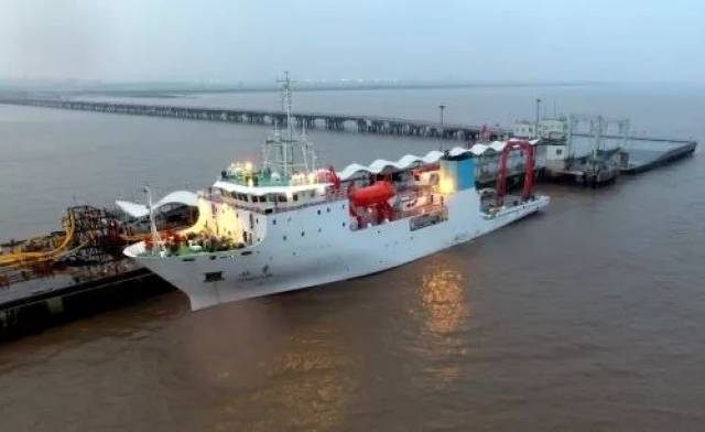 揭秘：中国深海科考两大母船