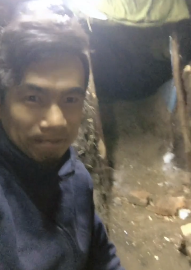 东北看林人的生活日常,晚上住地窖子开直播,每月工资2400元
