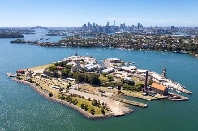 cockatooisland 鹦鹉岛  (距离circular quay 乘轮渡半小时)