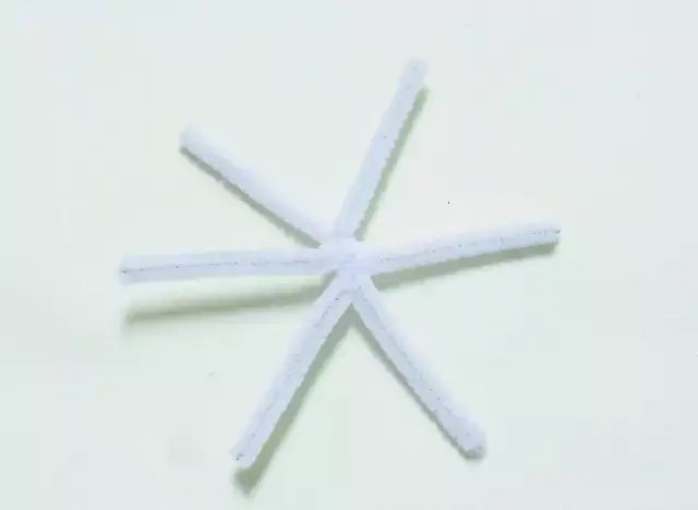 师讯网推荐——幼儿园手工:美丽又不会融化的雪花,雪人还有一双袜子