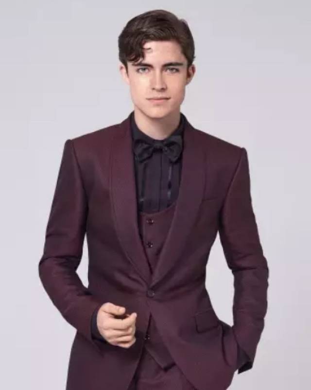 新郎结婚应该穿什么样的西装 如何选适合结婚