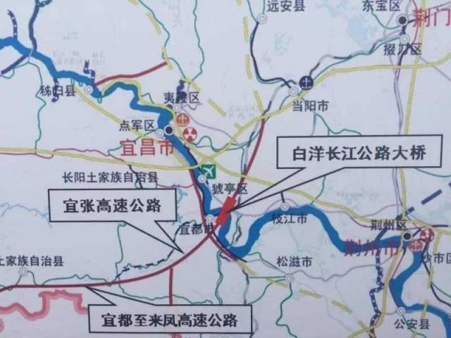 伍家岗长江大桥起点位于点军区江南一路, 沿线跨长江,跨伍临路,终点