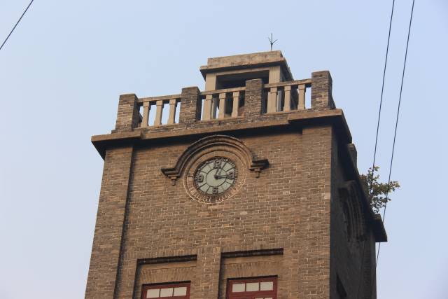 徐州钟鼓楼位于徐州大同街,钟鼓楼又称观火楼,始建于1930年,次年建成