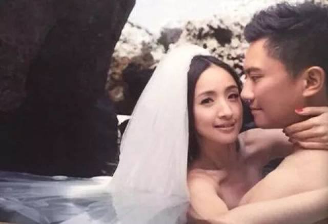 林依晨庆祝结婚三周年，35岁的她越来越知性美丽了