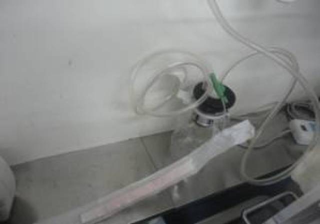 如何给新生儿吸痰 cdd5c568fe5246a88f42e6e0e651e866.jpeg