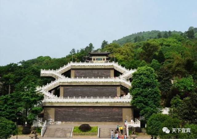 ▽ 七星山公园紧邻宜宾城区,位于宜宾市区东南面,公园总面积1000公顷