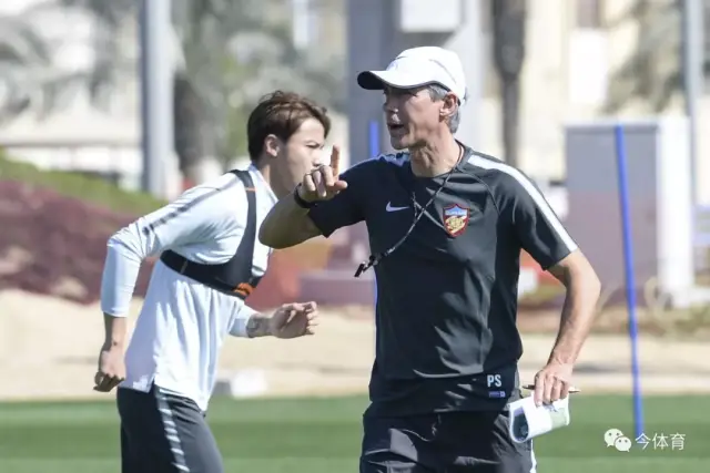 MK体育一球制胜一马当先！静安网球挑战赛燃动商圈