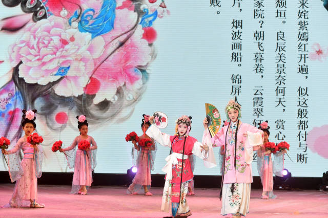 昆曲《牡丹亭·游园(皂罗袍)