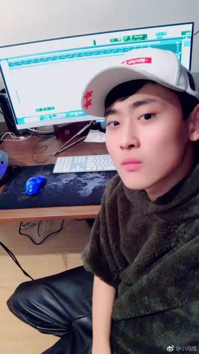 节奏部落人声乐团男中音声部成员 京剧演唱 冯旭个子高高的,长相清秀