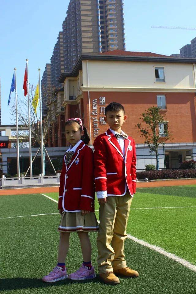 长郡月亮岛学校自选校服开始投票啦!