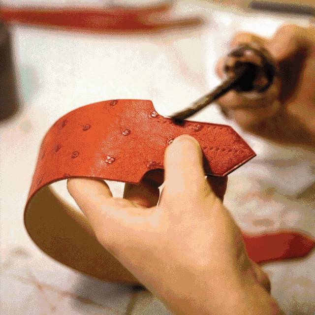 在爱包这件事情上,男人疯起来比女人更可怕!