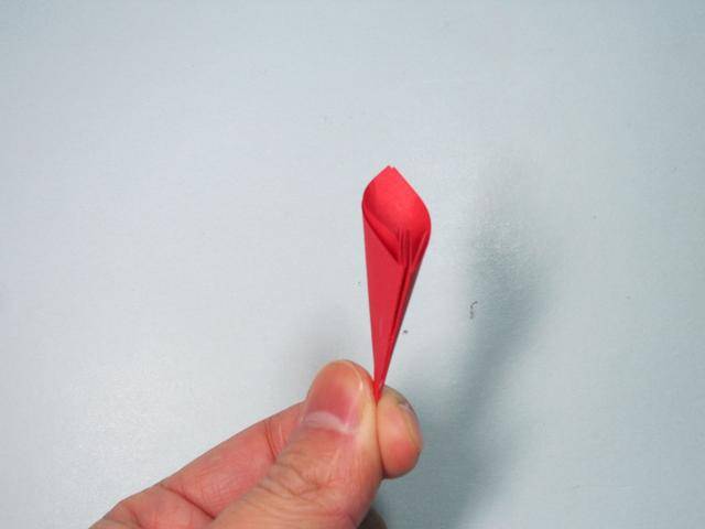 儿童手工折纸:简单樱花的折法步骤图解