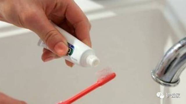 这样刷牙 等于自残 正确的刷牙方法(视频)