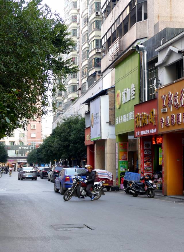 九成台 已成遗响 复兴路 以前的西桥街,现在的复兴路.