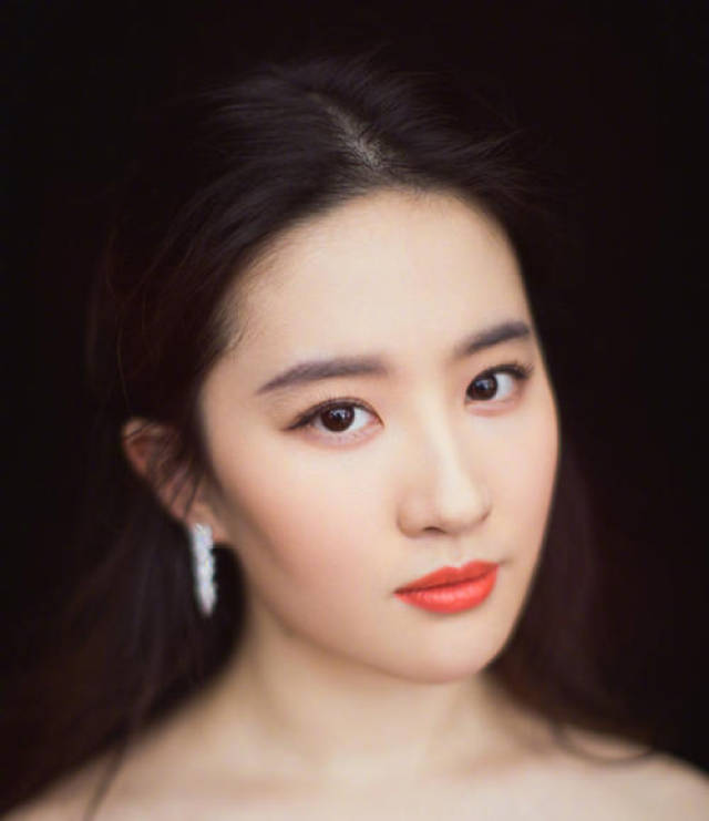 显瘦奶茶棕腮红火了 女明星的上镜脸全靠它