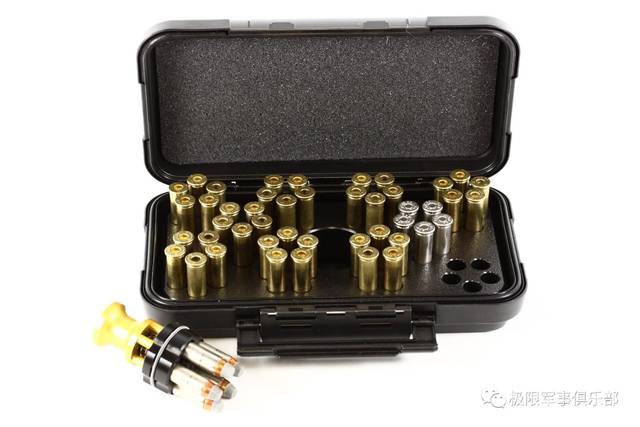 射手可以将子弹预先整齐的收纳在配套使用的快速装弹器盒中
