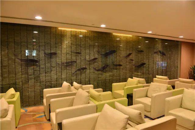 (『) 坐在古色古香的萧山机场东航贵宾室, 高雅的环境,优质的服务