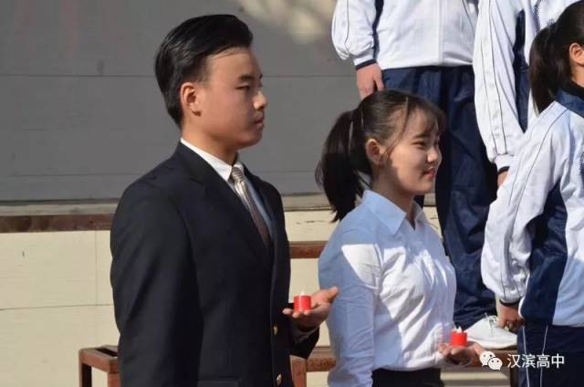唱响青春,绽放光彩——汉滨高级中学举行"迎新年"合唱比赛
