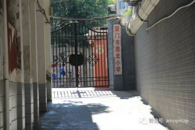 而位于厦门港的联合小学,渔民小学合并,冠名"思明小学".