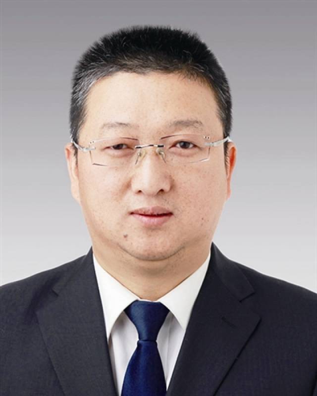 周明江,现任经济和信息化局党组副书记,副局长,县