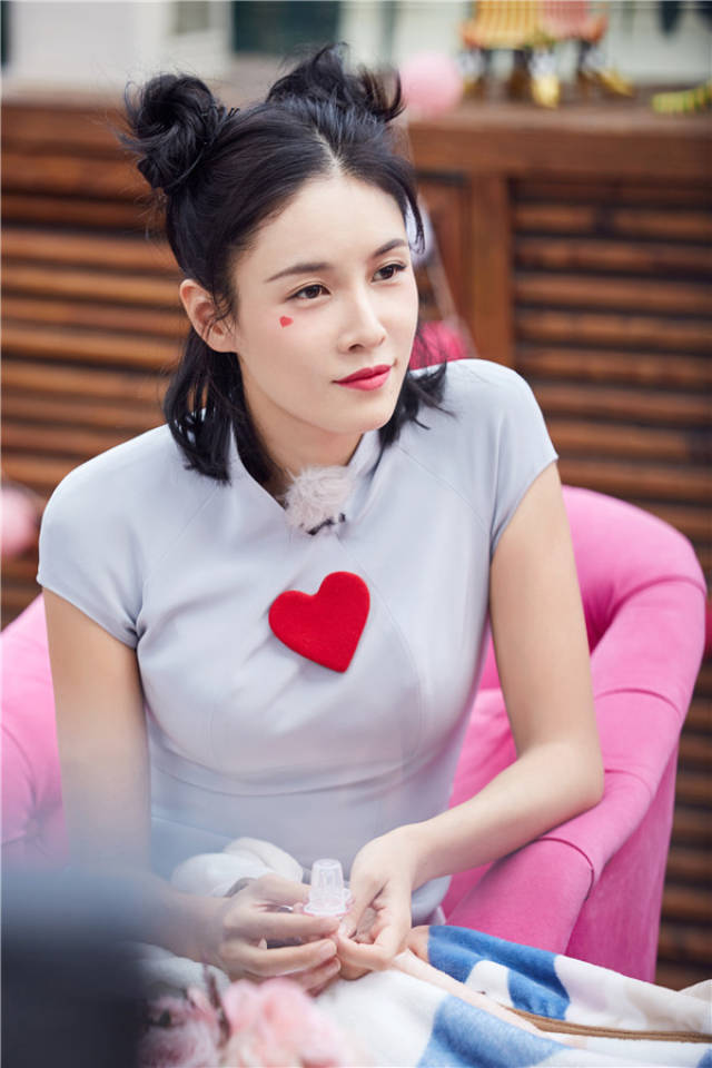 张蓝心林允《催眠大师》合体 塑料姐妹花相爱相杀