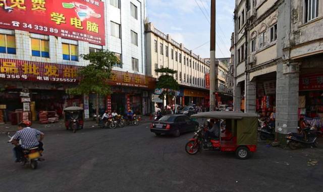 龙津路 正宗阳江美食聚集地 新江北路区府段 阳江绿化最好的