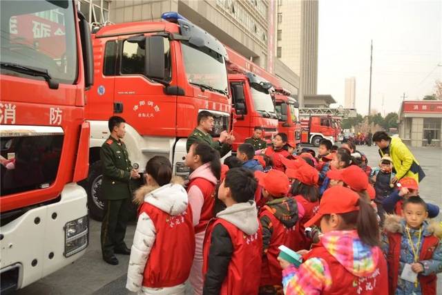 从"最帅的逆行者"背影中,小记者认识了不一样的消防员