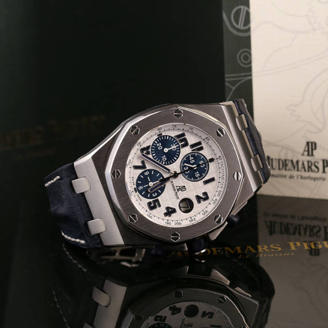 「手表知多少」现货实拍图:爱彼audemars piguet 皇家橡树离岸型系列