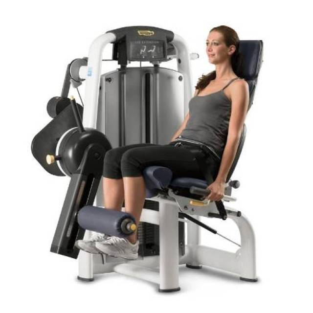 坐姿器械腿屈伸 这个动作是用固定器械锻炼,主要是锻炼大腿股四头肌