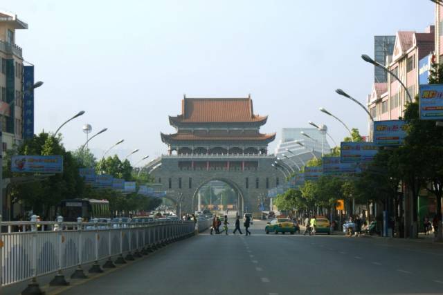 曲靖历史悠久.人文古迹众多,自然景观幽美,民风古朴.