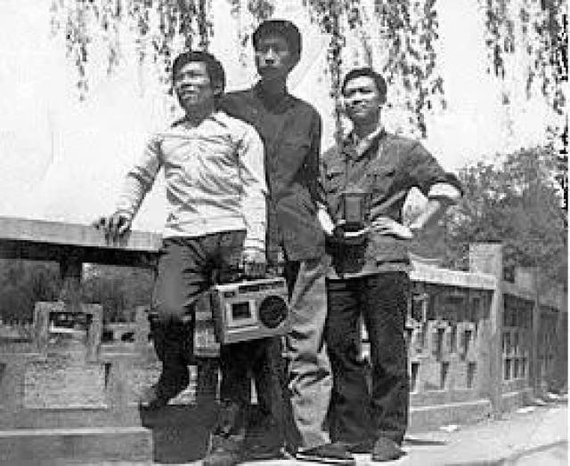 四喇叭 喇叭裤,上世纪80年代潮男潮女出街必备|老底子