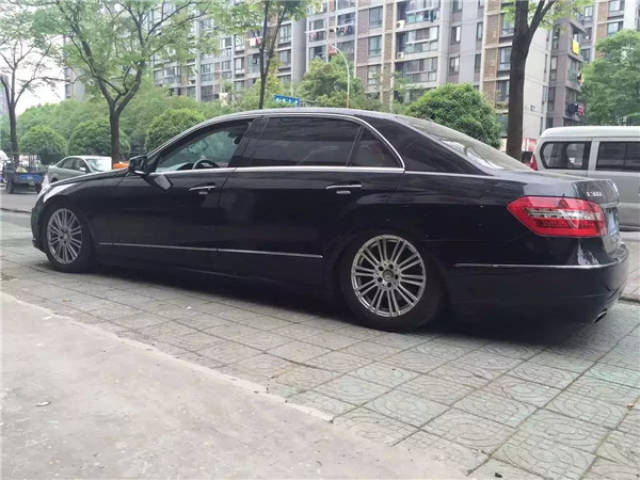 奔驰e300改装照片,10款奔驰E300 来自外太空的奔驰e300改装气动避震低姿态 真是很不错