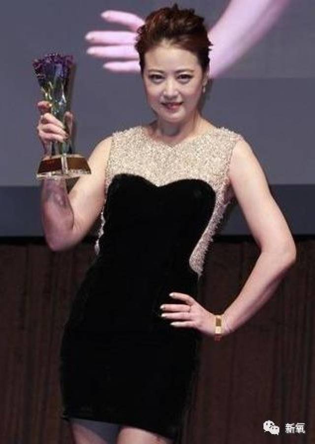 秒杀高圆圆的最美周芷若为一个男人不婚不育的她在51岁美成了少女