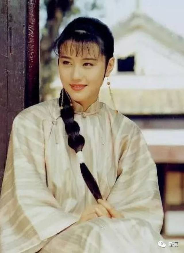 秒杀高圆圆的最美周芷若为一个男人不婚不育的她在51岁美成了少女