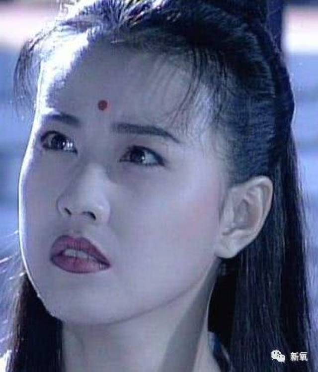 秒杀高圆圆的最美周芷若为一个男人不婚不育的她在51岁美成了少女