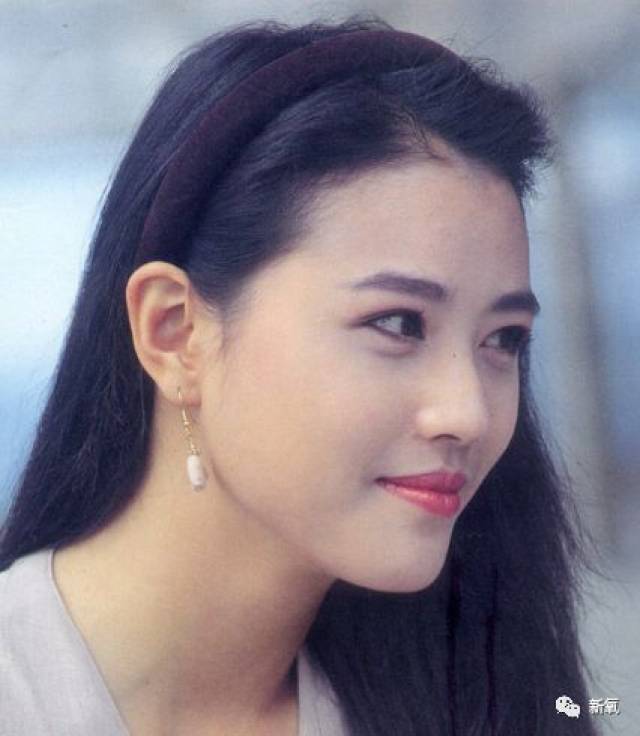 秒杀高圆圆的最美周芷若为一个男人不婚不育的她在51岁美成了少女