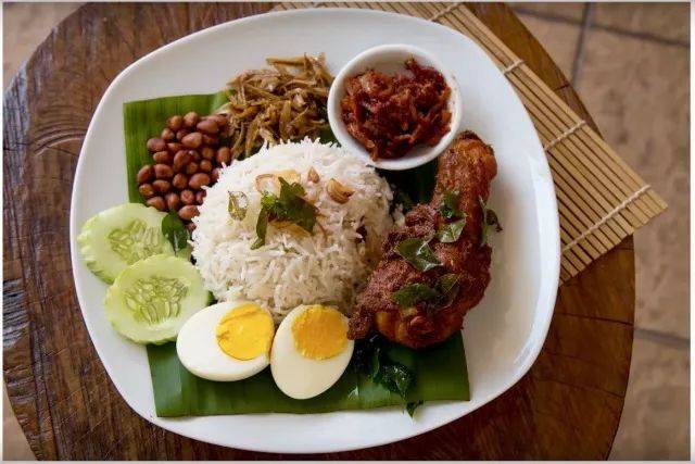 ③ 椰浆饭 nasi lemak