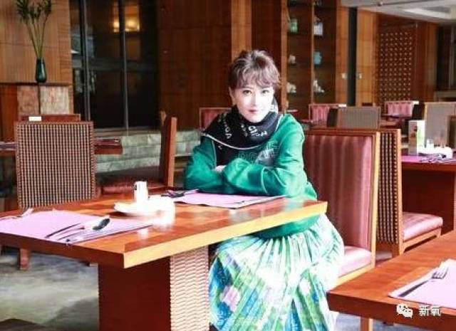 秒杀高圆圆的最美周芷若为一个男人不婚不育的她在51岁美成了少女