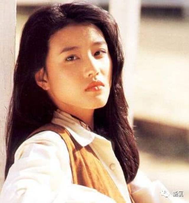 秒杀高圆圆的最美周芷若为一个男人不婚不育的她在51岁美成了少女