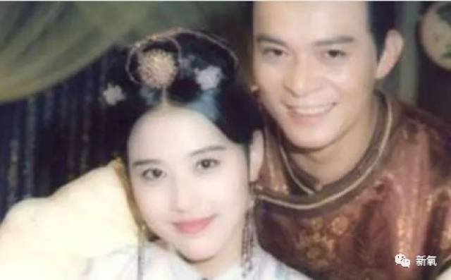 秒杀高圆圆的最美周芷若为一个男人不婚不育的她在51岁美成了少女