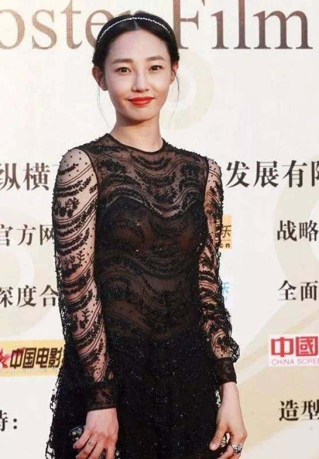 白百何身穿蕾丝裙秀身材 要不要这么透视