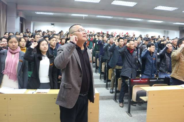 为进一步贯彻十九大会议精神,加强师德,铸师魂,加强教师队伍建设,泉港