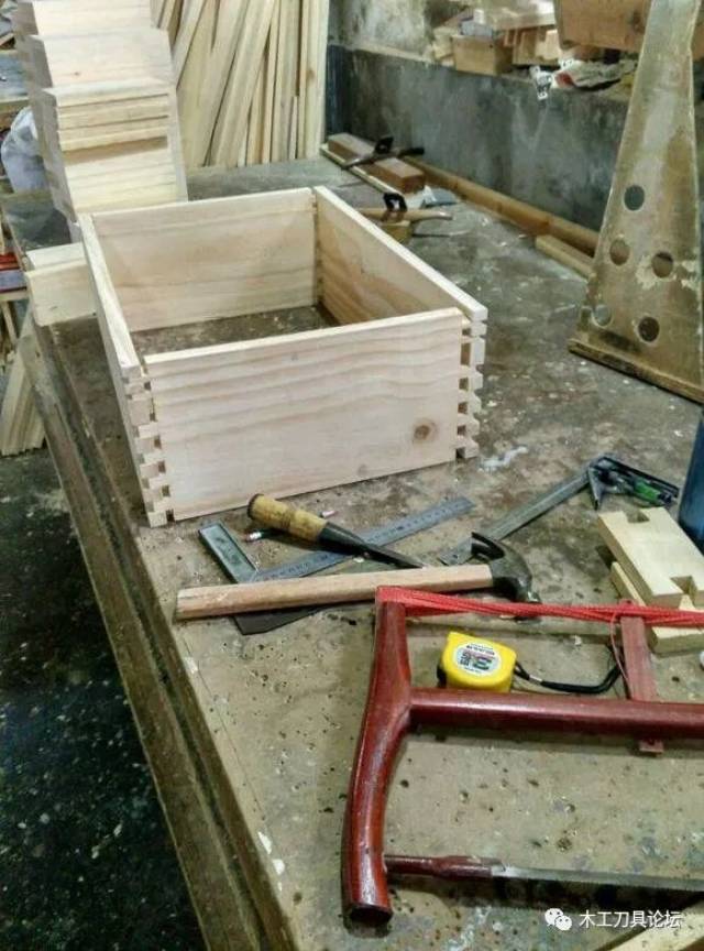 实木加工作坊手工做个榫卯工具箱玩玩 ,工具整理的很不错