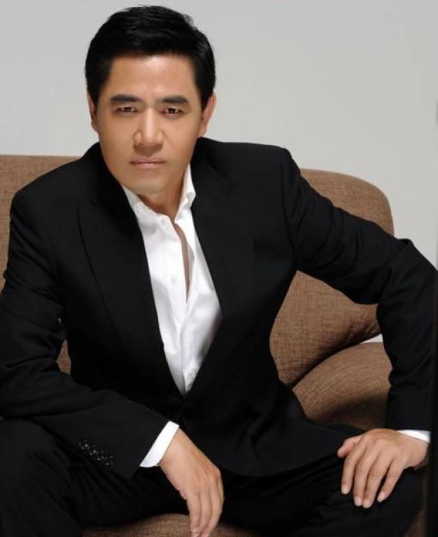 1956年3月9日出生于北京,国家一级演员.