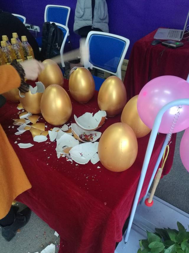 紫金嘉园“寓”上元旦美容美甲活动进行中……