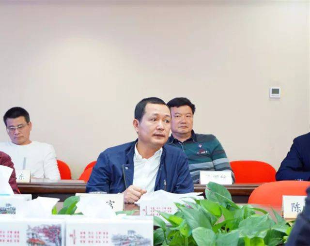 封波 李剑雄 以上几位企业家代表分别针对设计师人才队伍的培养规划