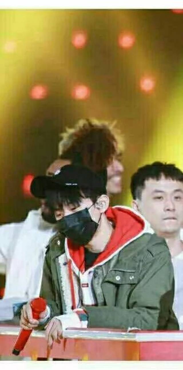 易烊千玺爸爸对易烊千玺说的话 ef87257941c748018a8e877af3291b51.jpeg